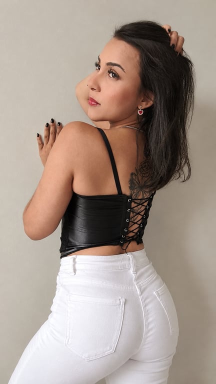 Agata Lira, massagem relaxante, tântrica, tailandesa, nuru