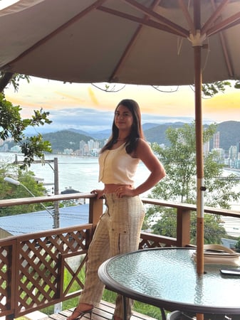 Massagista sensual em Balneário Camboriú - SC - Lari Machado Massagem Tântrica e Vivência Nuru e SPA