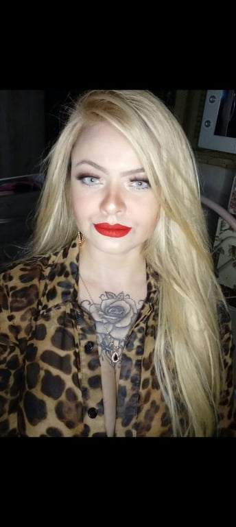 Alice Brandão Loira deliciosa Massagem e finalização Massagem tântrica em