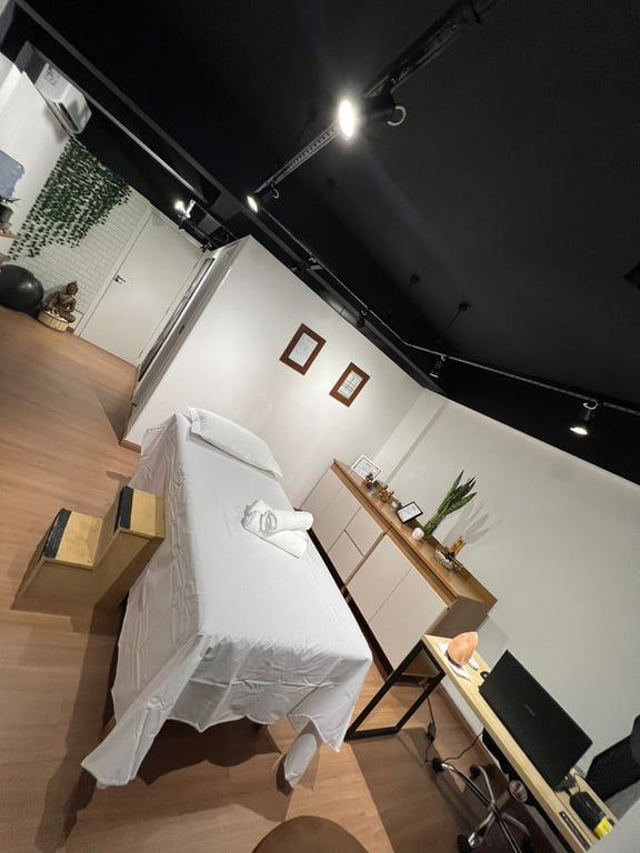 Lara Terapias — Letícia Lara | Massagem, relaxamento e bem estar Massagem