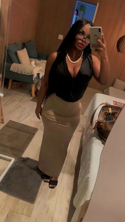 Titi Experiente em Massagem Muscular,Tântrica e Nuru… Massagem em
