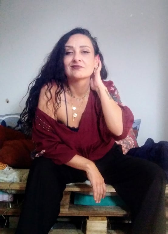 Jasmin, mãos de fada ,entre o toque e o desejo o tempo para.