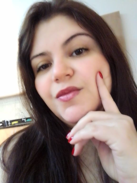 Branquinha linda das mãos de fada!vem sentir o toque das minhas mãos!