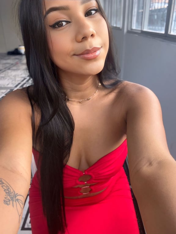 Aline nova por aqui e cheia de habilidades em massagens relex e tantri