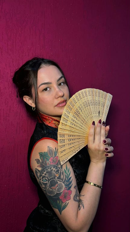Lua Scheitz | Terapeuta Tântrica | Toque que transforma Massagem
