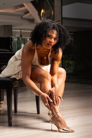 Massagista sensual em Curitiba - PR - Nuru com intimidade, toques e prazer!