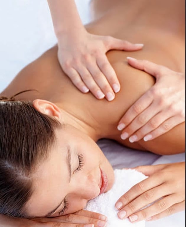 Laís Massoterapeuta Tailândia studio massagens eróticas .