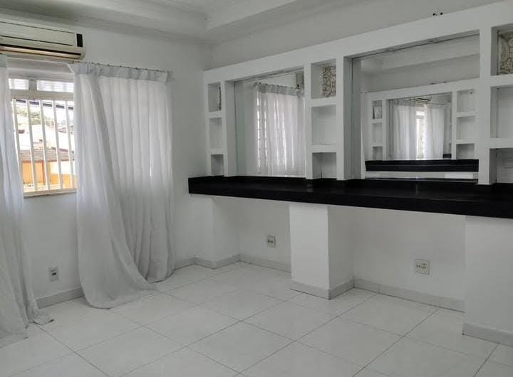 Sala para locação por hora ou diária. Ambiente confortável, discreto e bem localizado