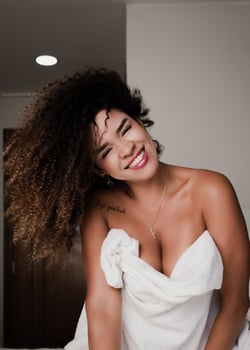 Bella, elegancia desejo e quimica na medida certa.