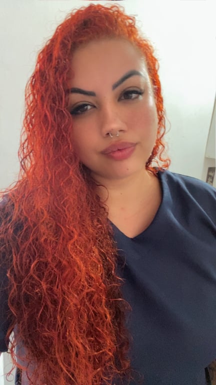 Tamy ! Massagem relaxante com finalização lingam.