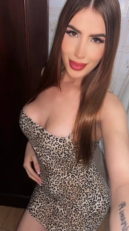 Larissa Oliveira trans bem feminina, massagem com fin Massagem