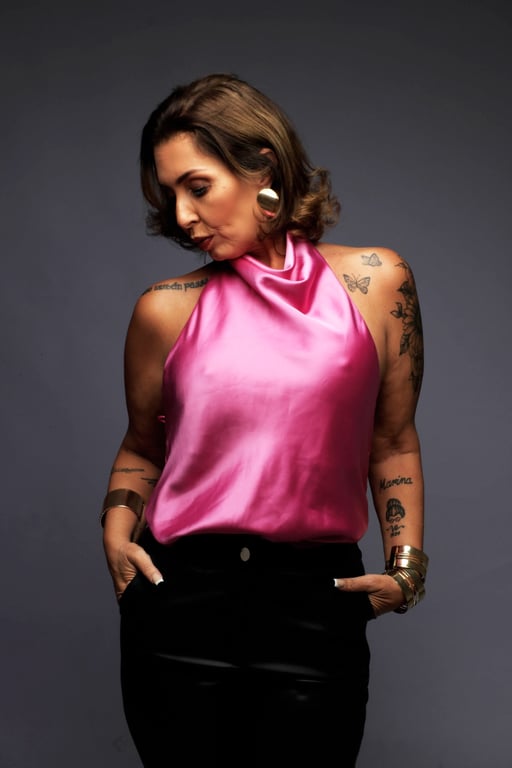 Mia Menezes | Massagens Relaxantes e Eróticas Massagem