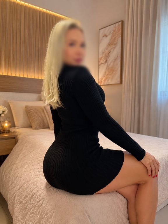 Lara com cremes relaxantes e movimentos delicados Massagem