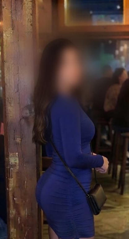 Bruna, massagem sensual com deslizamento corpo a corpo.