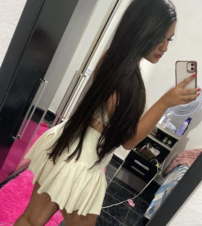 Ana Livia Massagista Universitária