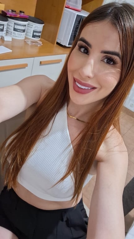 Larissa Oliveira trans bem feminina, massagem com fin