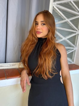 Bella: Toque envolvente, presença marcante!