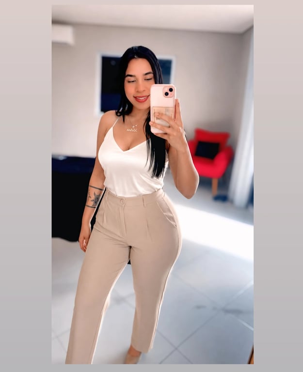 Olá! Sou a terapeuta Lau. Trabalho com relaxante, tantrica e Nuru.! Massagem nuru
