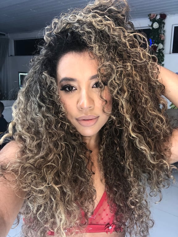 Nicole schults Especialista em massagens relaxantes, eróticas e Nuru.