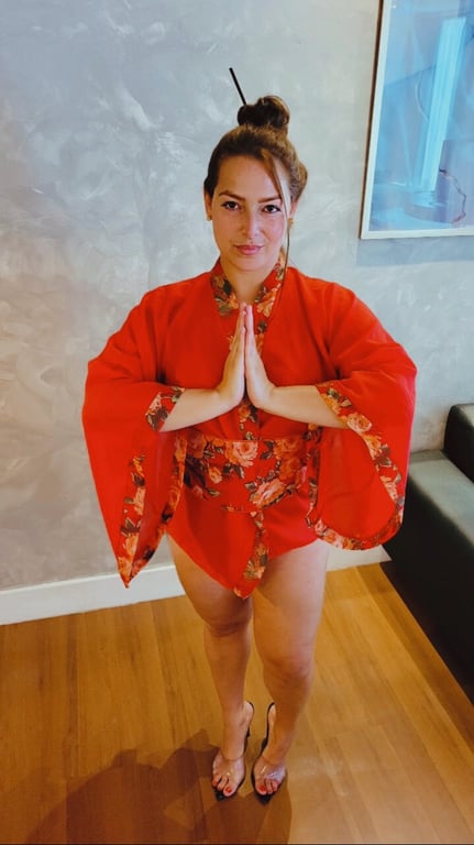 Cami Ruiva Terapeuta Tântrica Massagem sensual