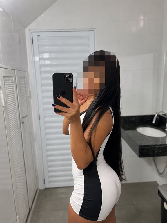 Lara silva * diferentes técnicas de massagens Massagem nuru