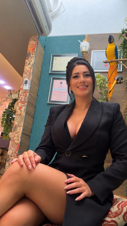 Especialista Ana mentoria em práticas de massagens tântrica