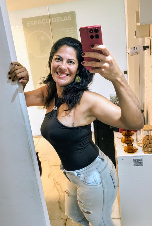 Olá, sou Vevê e trabalho com vários tipos de massagens. Massagem
