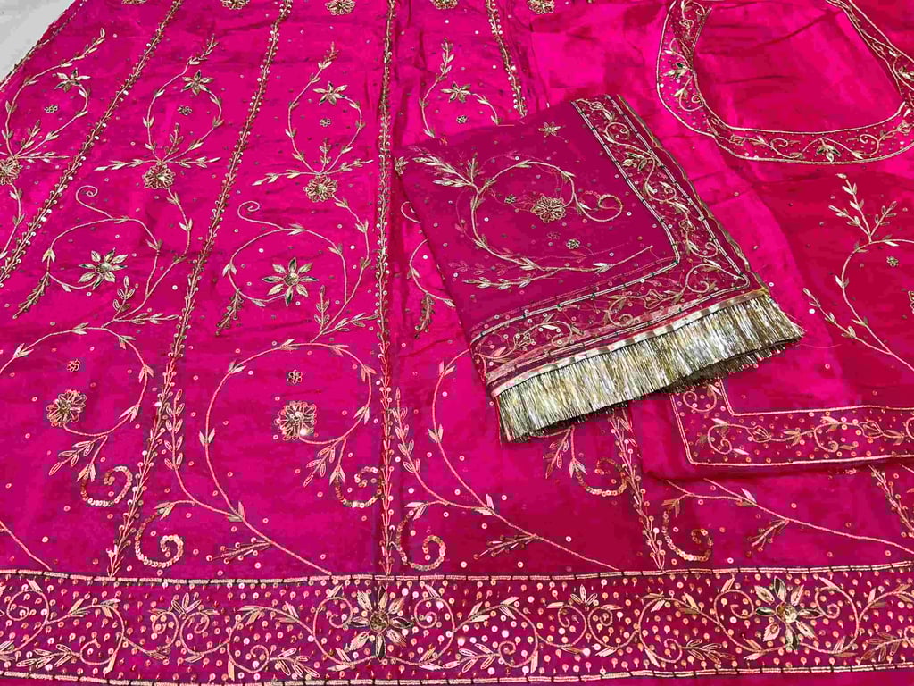 Heavy Upada Crape With Pure Thakur Ji Odhni AK