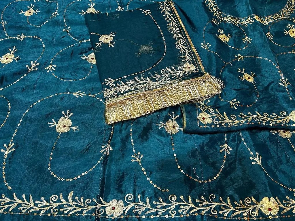 Original Pittan Aari Tari Poshak AK