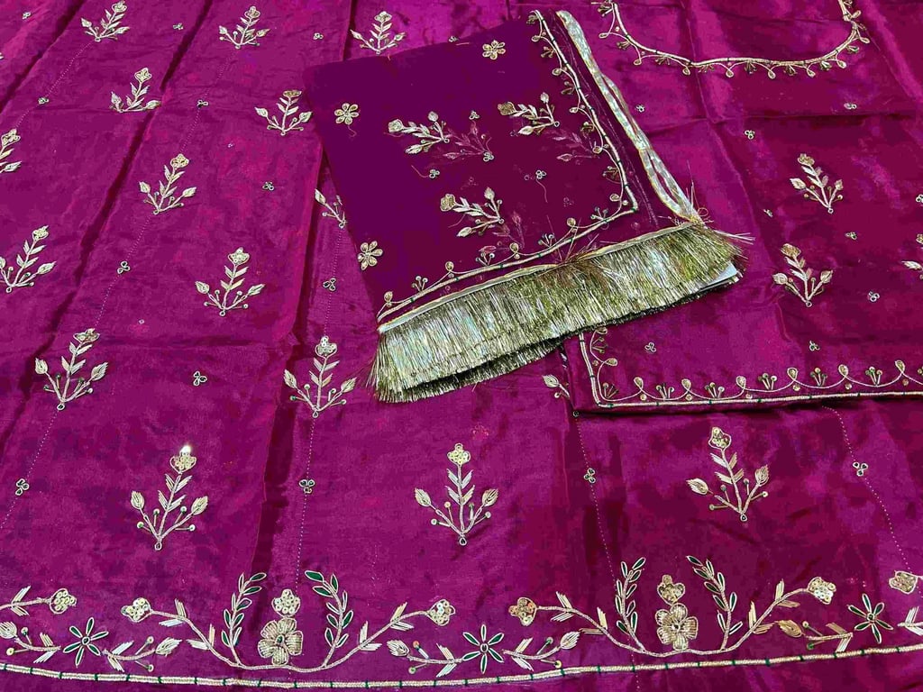 Heavy Upada Crape With Pure Thakur Ji Odhni Trending Poshak AK1808