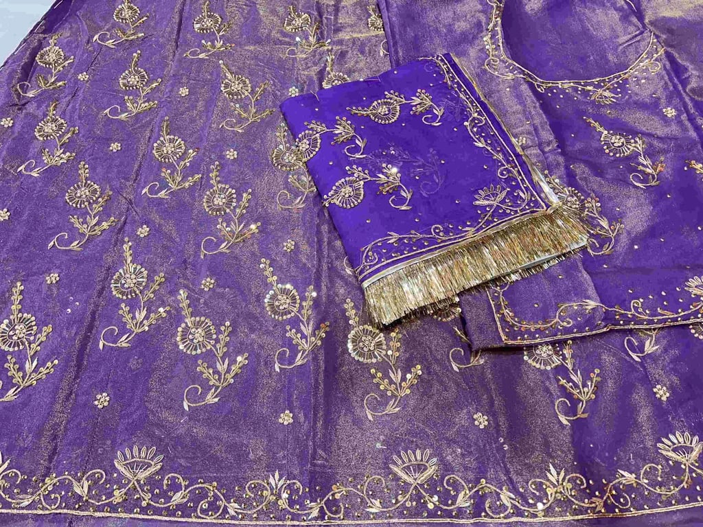 Tissue Poshak With Pure Thakur Ji Odhni AK