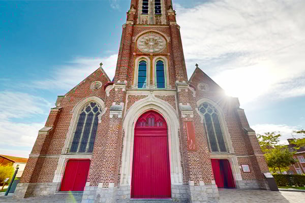 Découvrez l’Église Saint-Martin à Bousbecque, monument religieux emblématique de la commune, lieu de culte, de patrimoine et d’histoire locale.