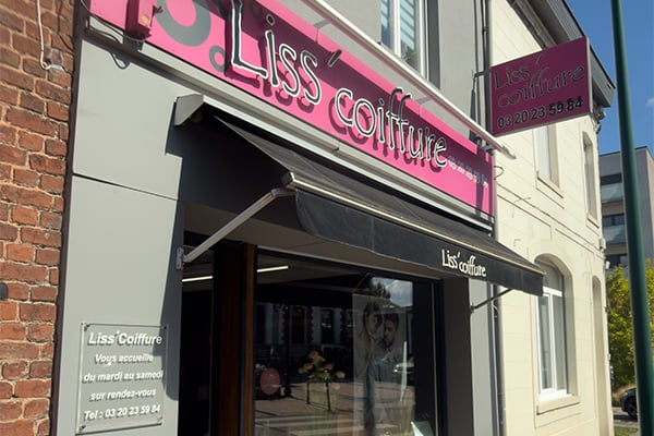 Découvrez Liss Coiffure à Bousbecque, salon de coiffure mixte proposant coupes, lissages, colorations et soins capillaires pour femmes, hommes et enfants.