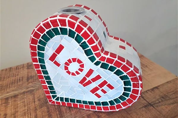 Découvrez Mozaiqa à Linselles, concept store de décoration proposant objets artisanaux, accessoires d’intérieur et créations originales.