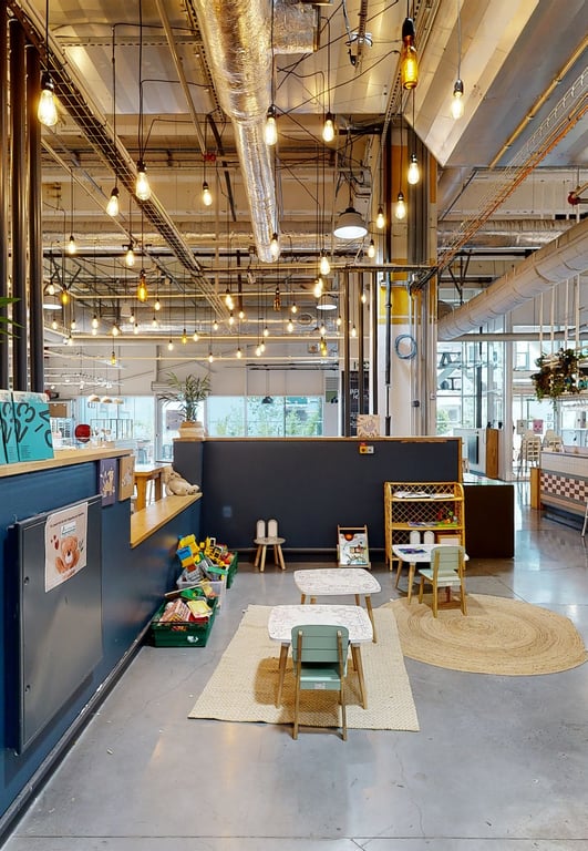 Le food-court des Halles de la Maillerie