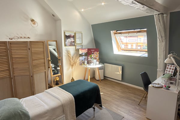 Découvrez Lucy Beauty à Bousbecque, institut de beauté proposant soins du visage, manucure, maquillage, épilations et prestations esthétiques personnalisées.