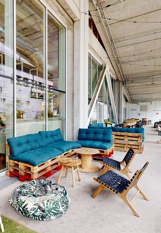 Le food-court des Halles de la Maillerie