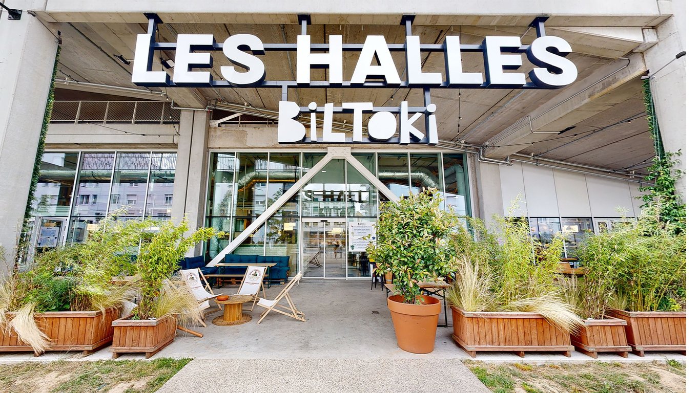 Le food-court des Halles de la Maillerie