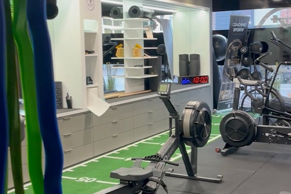 Découvrez B-Fit à Bousbecque, salle de sport proposant fitness, musculation, cours collectifs et accompagnement personnalisé pour atteindre vos objectifs.