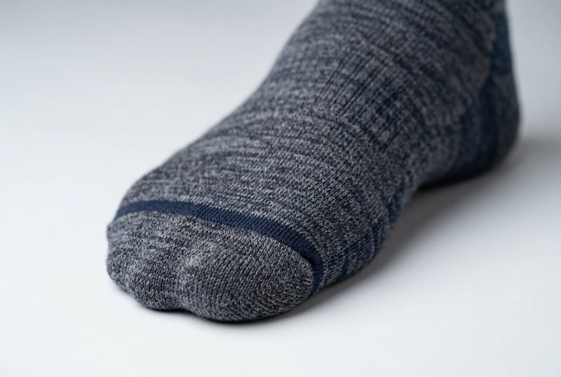 Seamless toe closure preventing blisters during extended wear