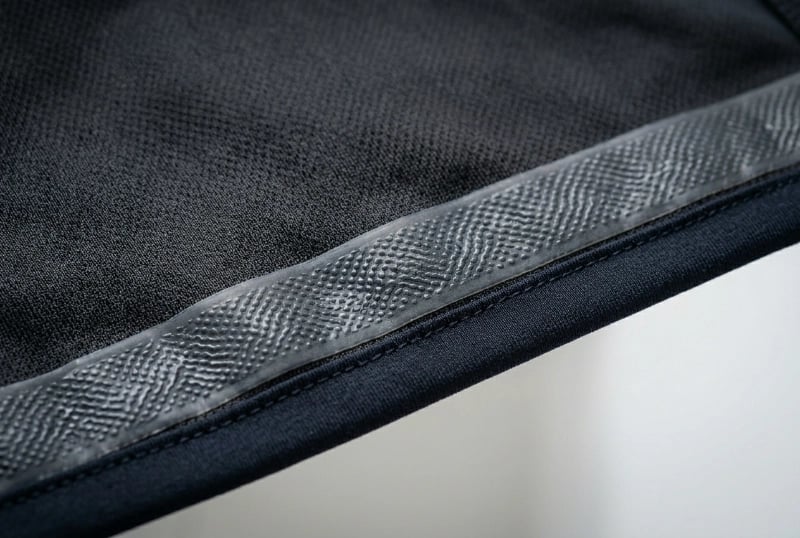 Rear hem silicone grippers