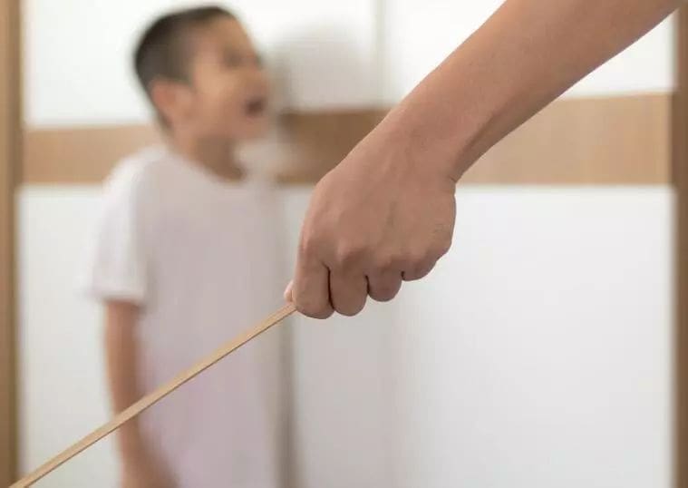 考试前5种不同的父母,你的是哪一种? | 文字碌碌 藤条鞭打孩子