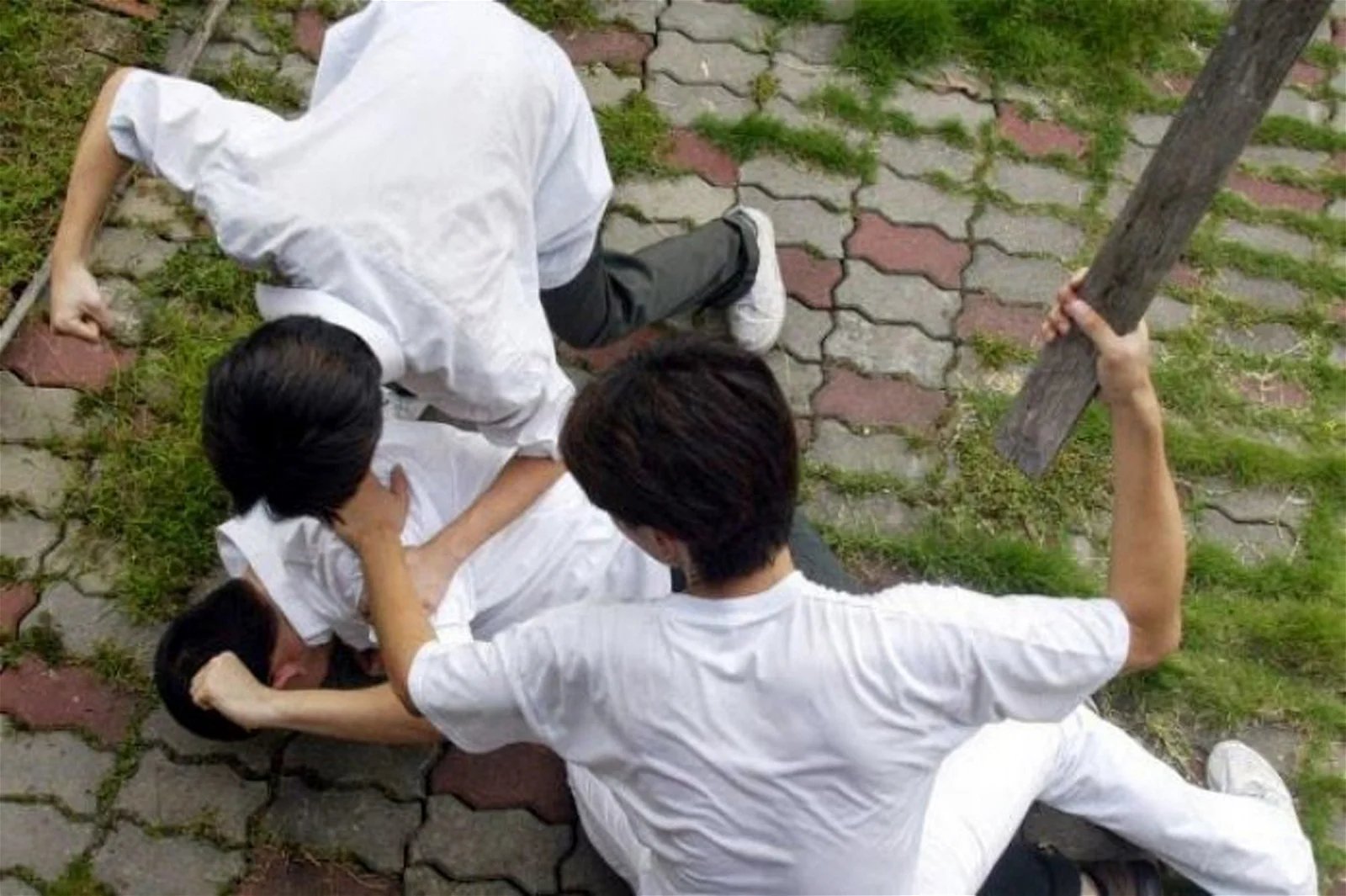 校园霸凌的人都是内心脆弱的人?旁观者都是加害者? | 文字碌碌 校园霸凌的人都是内心脆弱的人?旁观者都是加害者? | 文字碌碌