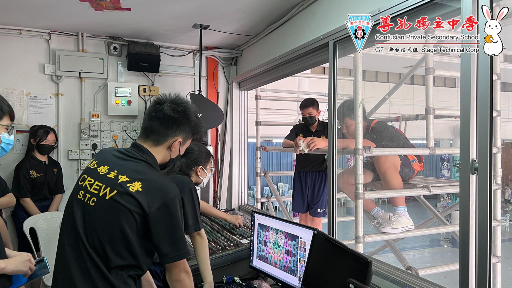 光鲜亮丽背后的最大功臣,热爱舞台的他们! | 文字碌碌 光鲜亮丽背后的最大功臣,热爱舞台的他们! | 文字碌碌