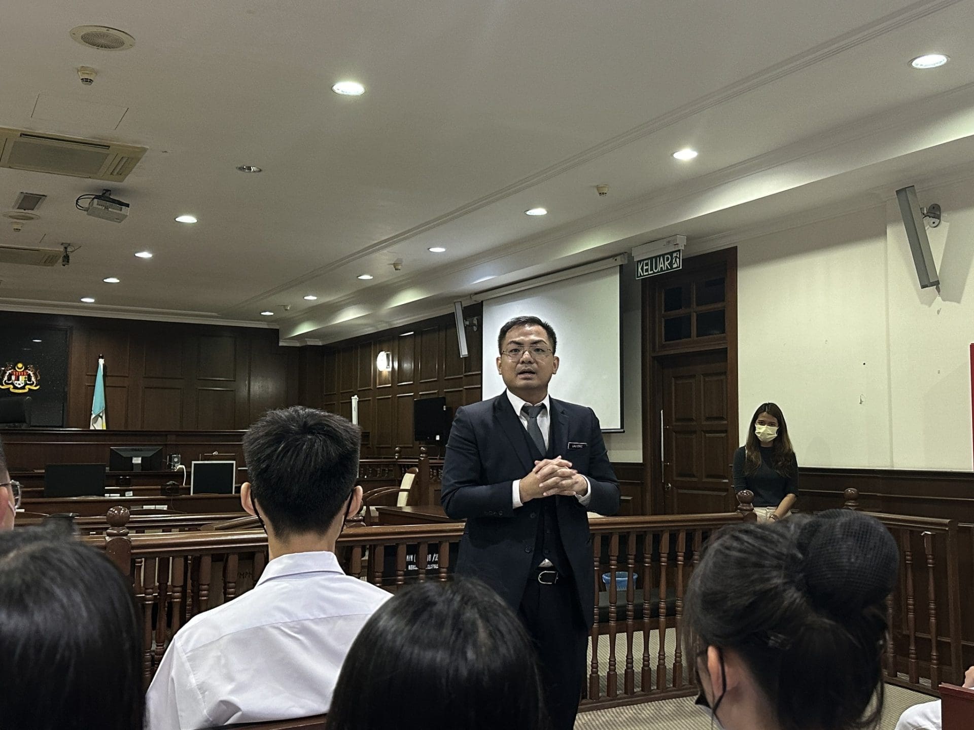 日新独中|老师带领学生参观槟城高庭,深入了解马来西亚司法体系 | 文字碌碌 日新独中|老师带领学生参观槟城高庭,深入了解马来西亚司法体系 | 文字碌碌