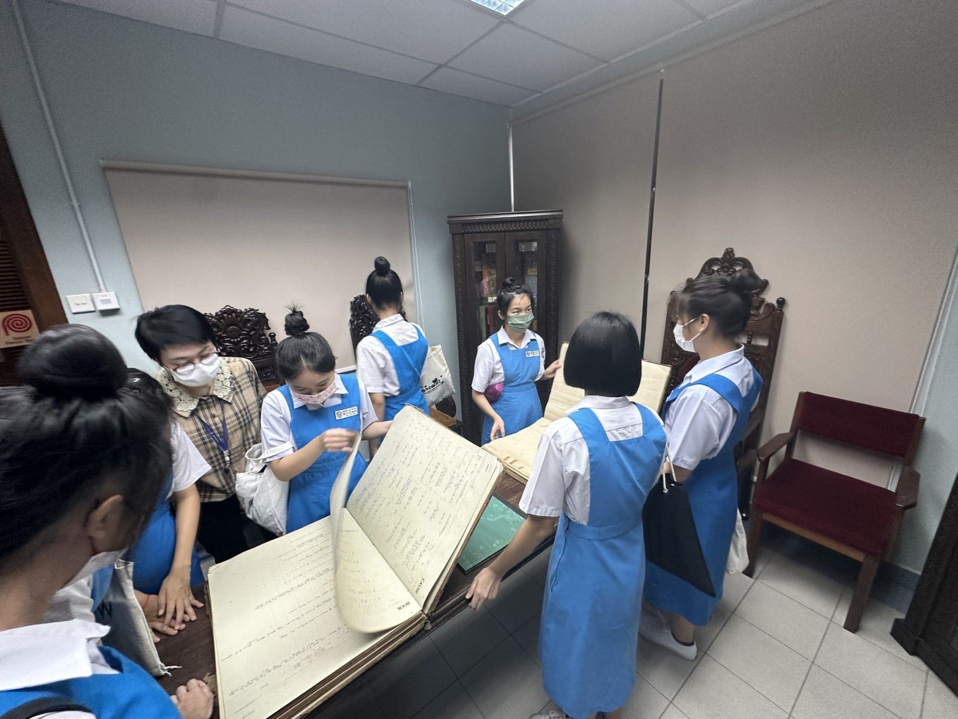 日新独中|老师带领学生参观槟城高庭,深入了解马来西亚司法体系 | 文字碌碌 日新独中|老师带领学生参观槟城高庭,深入了解马来西亚司法体系 | 文字碌碌