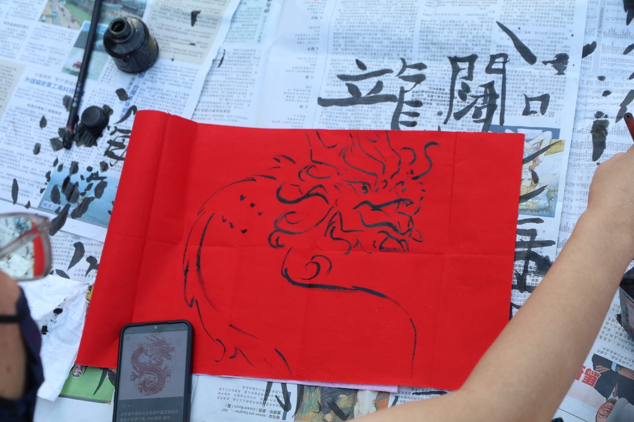 金宝培元独中|师生在球场上共同完成年度排字活动庆龙年🐲 | 文字碌碌 金宝培元独中|师生在球场上共同完成年度排字活动庆龙年🐲 | 文字碌碌