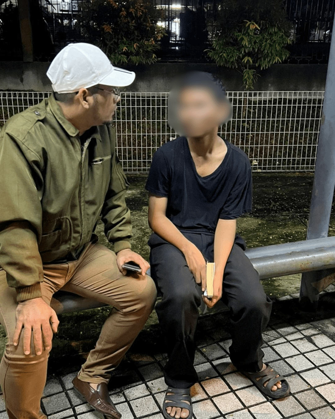 14岁霸凌受害者逃出学校,靠路人提供面包维生 | 文字碌碌 14岁霸凌受害者逃出学校,靠路人提供面包维生