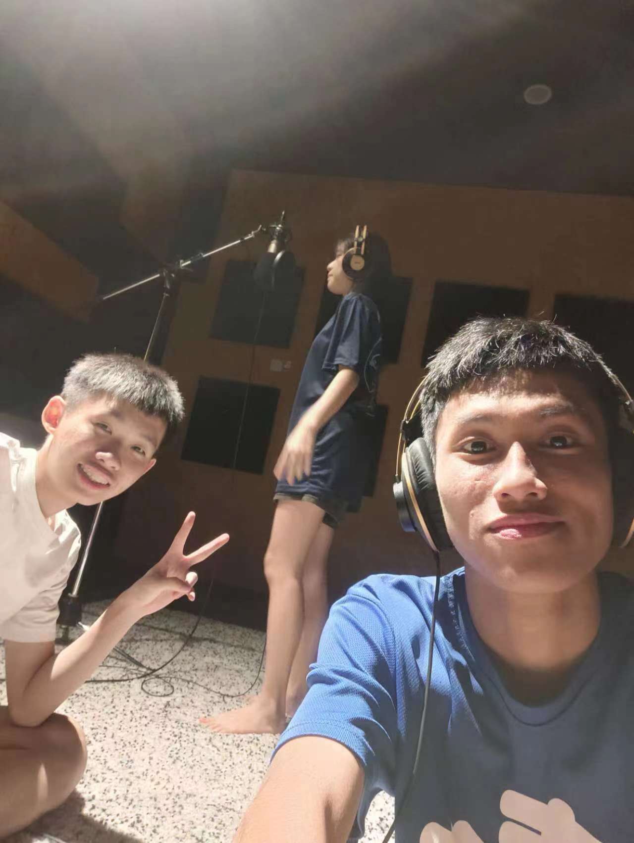 【录音室就像我们的第二个家】Young And Brave!吉华独中2023年毕业主题曲——《星光》|🎓专访#10 | 文字碌碌 【录音室就像我们的第二个家】Young And Brave!吉华独中2023年毕业主题曲——《星光》|🎓专访#10 | 文字碌碌