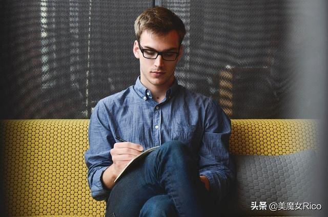 喜欢黑色的人是控制狂？你不知道的 [ 颜色心理学 ]！ | 文字碌碌